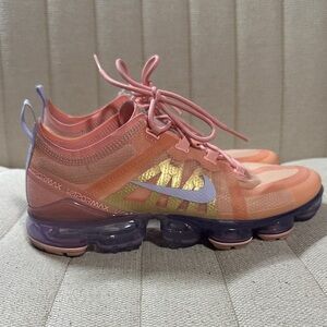 Nike VaporMax Flyknit in Pink and Gold